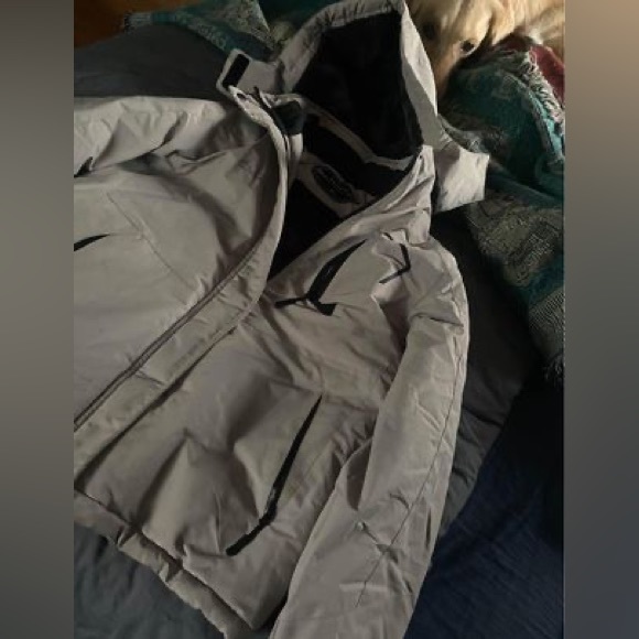 Moerdeng Coat - Picture 3 of 4